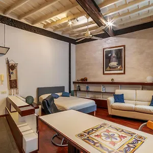 Piazza Navona Petite House Apartment